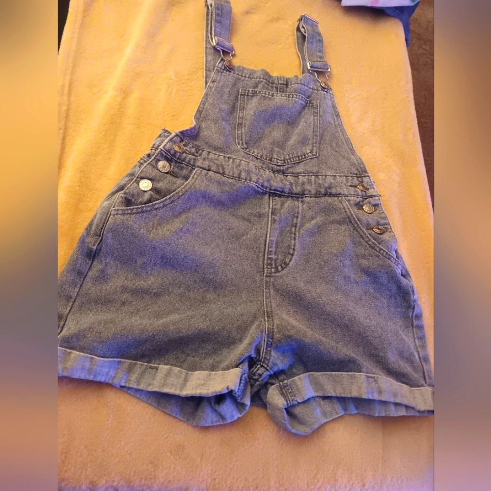 Women's size petite small. SHEIN bib jean shorts